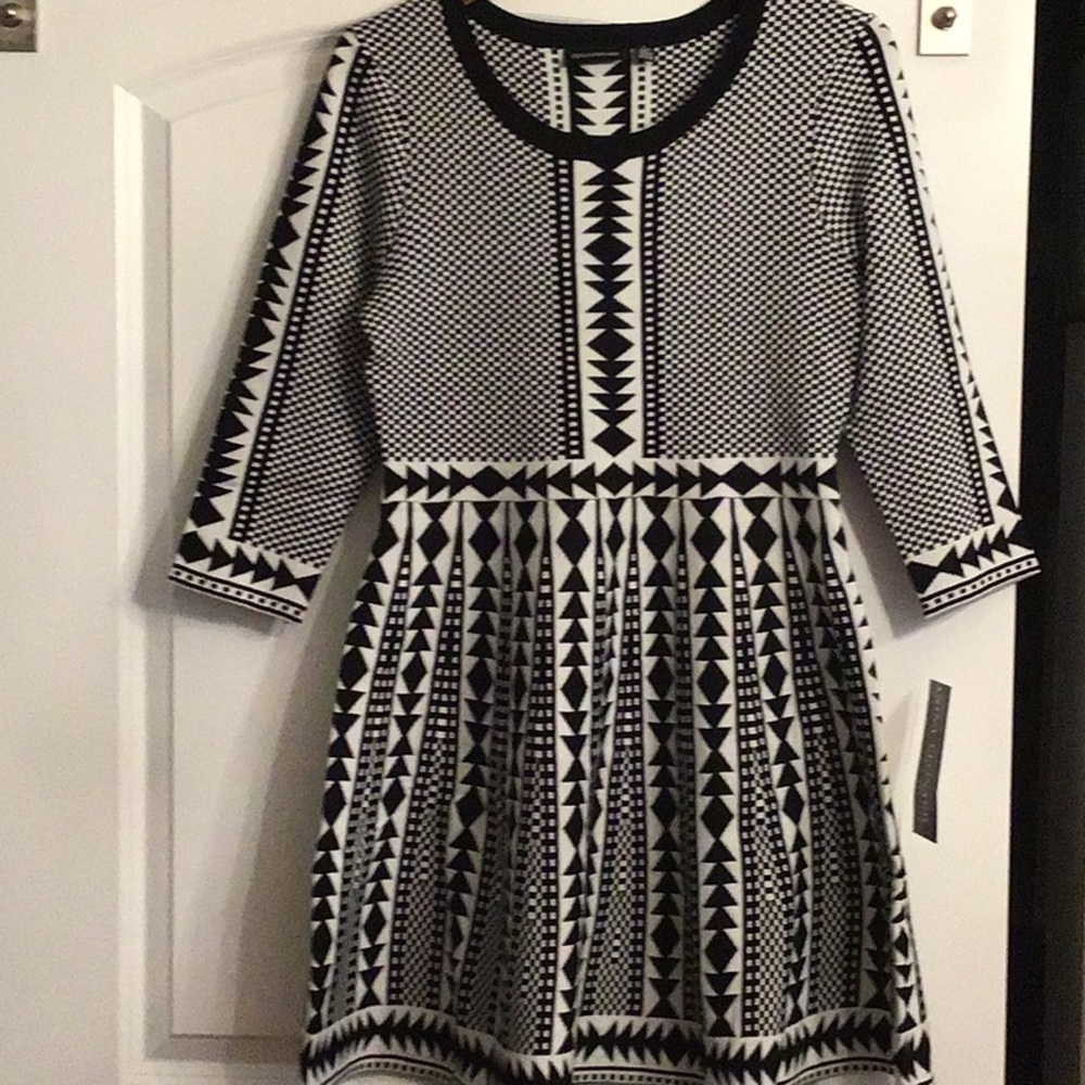 NWT Blck n wht knit mini dress. Skater style skirt 3/4 sleeves 2 small 2 lg - Picture 1 of 5